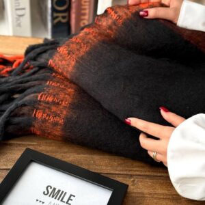 بیگ اسکارف پشمی مشکی حاشیه نارنجی کد ۴۰۰