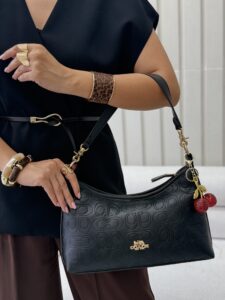 کیف زنانه چرم اورا متوسط بهمراه چارم بگ گیلاس